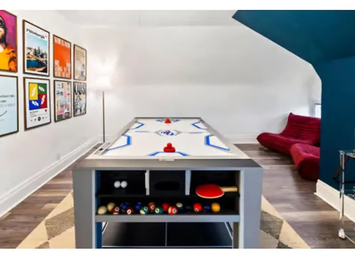 Holiday home Midcentury 5bd | Bbq & Yard | Close To Dt & Pitt *