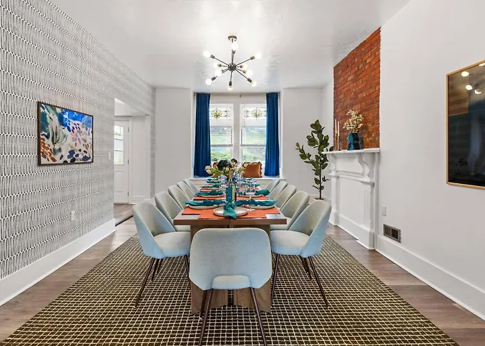 Midcentury 5bd | Bbq & Yard | Close To Dt & Pitt *