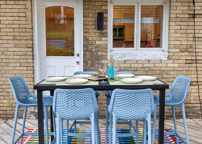 Holiday home Midcentury 5bd | Bbq & Yard | Close To Dt & Pitt *