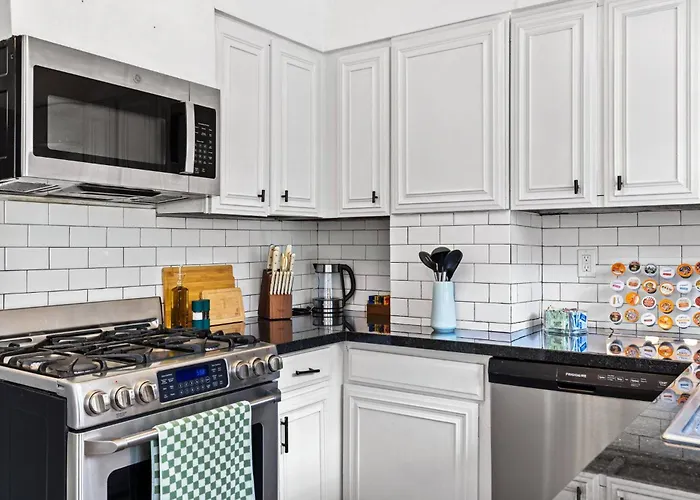 Midcentury 5bd | Bbq & Yard | Close To Dt & Pitt *