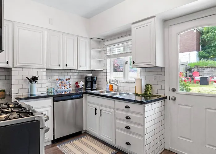 Midcentury 5bd | Bbq & Yard | Close To Dt & Pitt