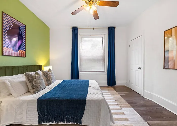 Midcentury 5bd | Bbq & Yard | Close To Dt & Pitt *