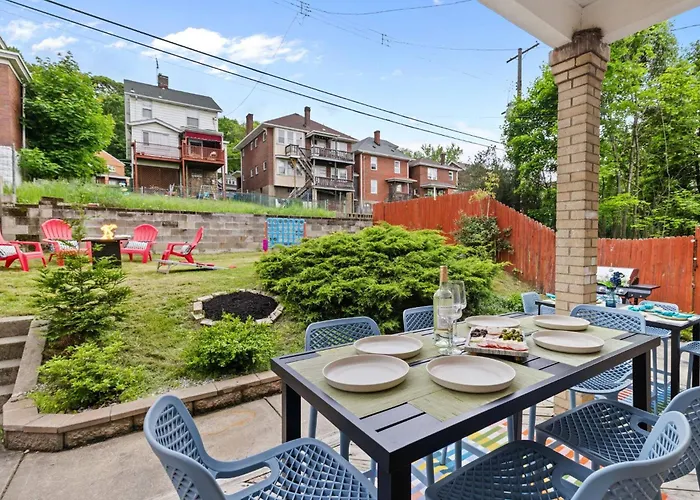Holiday home Midcentury 5bd | Bbq & Yard | Close To Dt & Pitt